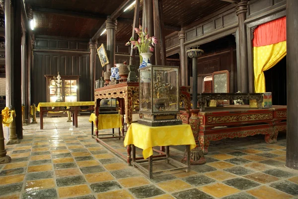 Buddhistiska förminska i royal pavilion — Stockfoto