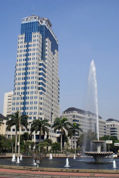 Edificio e fontana — Foto Stock