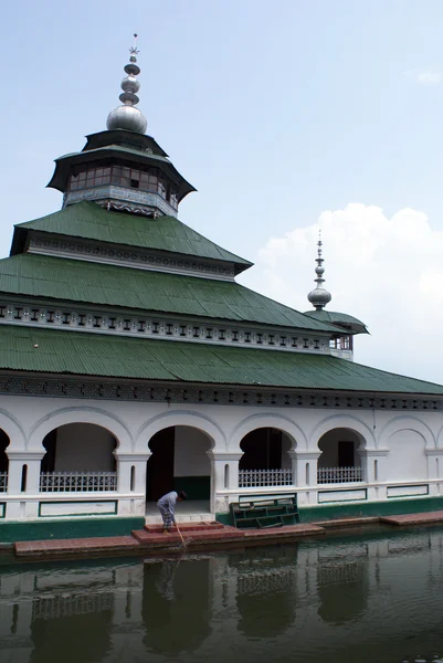 Masjid di danau — Stok Foto