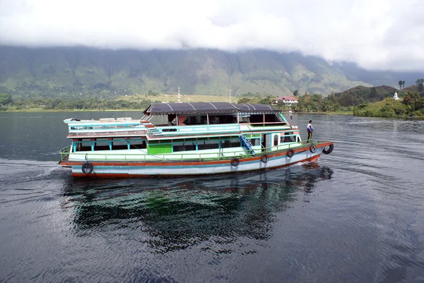 Ferry en el lago Toba — Foto de Stock