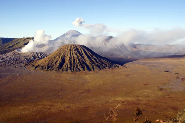 Caldera mit Vulkanen — Stockfoto
