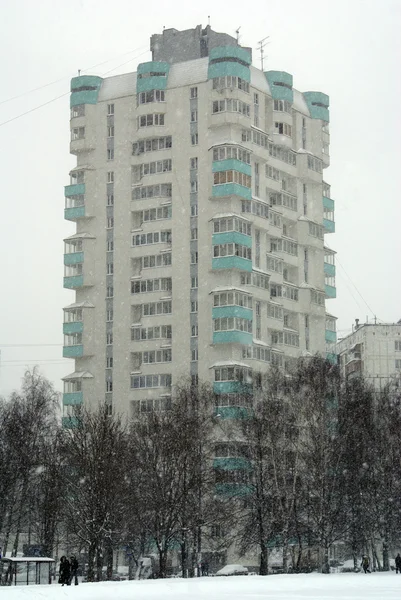 Budynek i śnieg — Zdjęcie stockowe