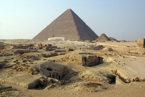 Toeristen en piramides — Stockfoto