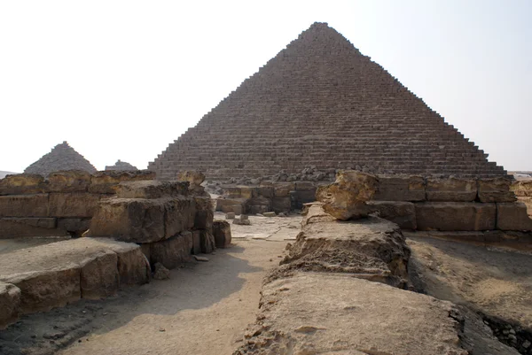 废墟和 piramids — 图库照片