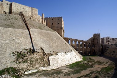 geniş hendek