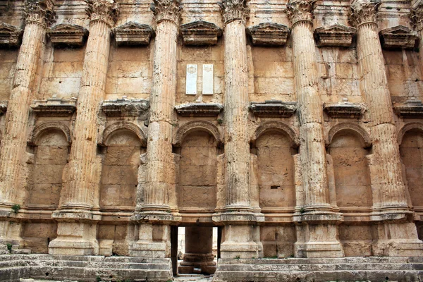 Dentro do templo romano — Fotografia de Stock