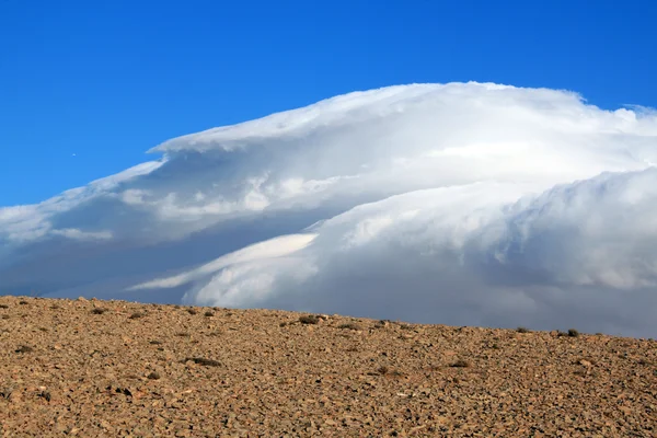 Bulut ve çöl — Stok fotoğraf