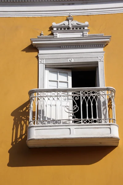 Стіни і балконом — стокове фото