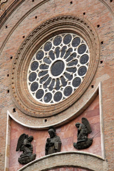 Фасад церкви — стоковое фото
