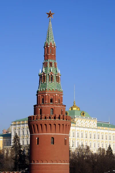 Turm mit rotem Stern — Stockfoto