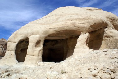 Rock ve mağaralarda petra