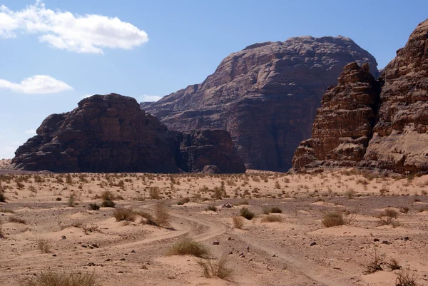 Rocha, areia e deserto em Wadi Rum — Fotografia de Stock