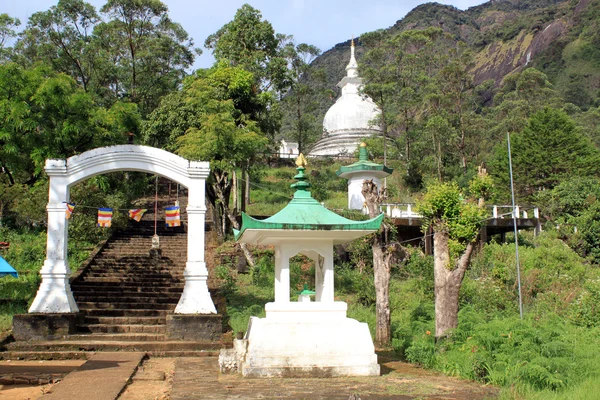 Gate and stupa — Stock Photo, Image
