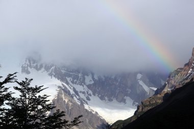 Mount ve gökkuşağı