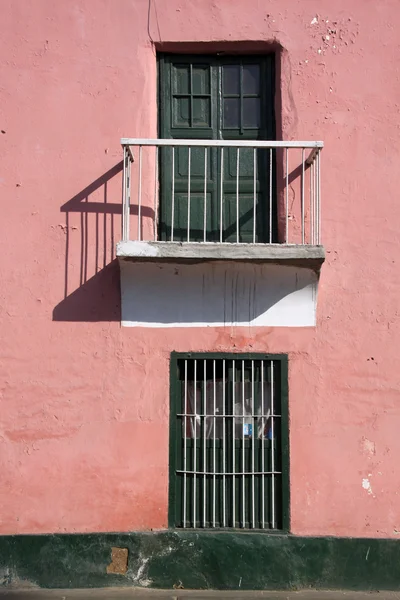 Balcón y puerta — Foto de Stock