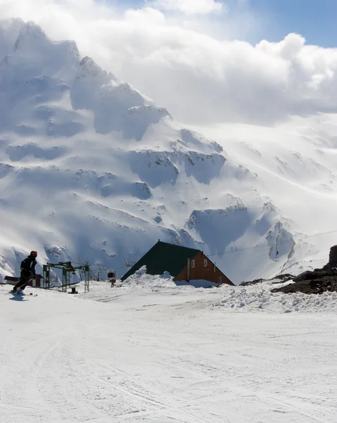 Cabane dans les montagnes — Photo