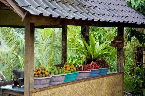 Banquinho de frutas tropicais — Fotografia de Stock