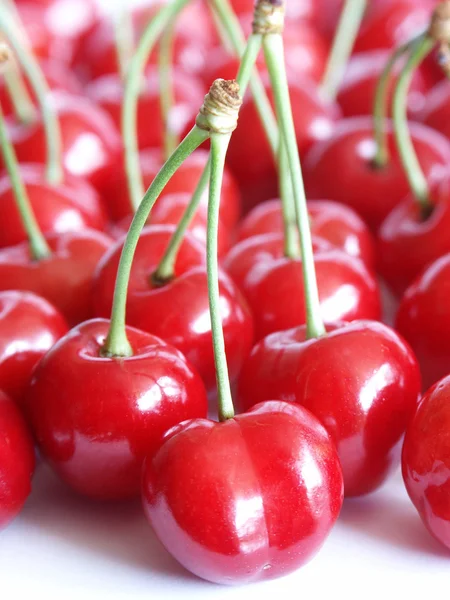 Bol bol kırmızı lezzetli kiraz — Stok fotoğraf