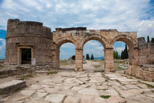 Домицианские ворота в Иераполисе — стоковое фото