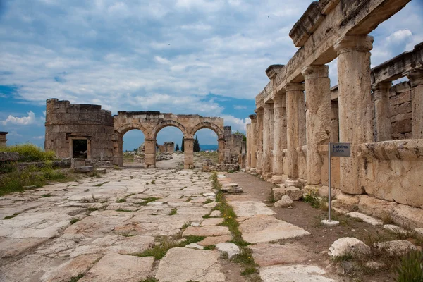 Домицианские ворота в Иераполисе — стоковое фото