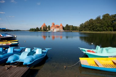 kanolar ve trakai tekneler