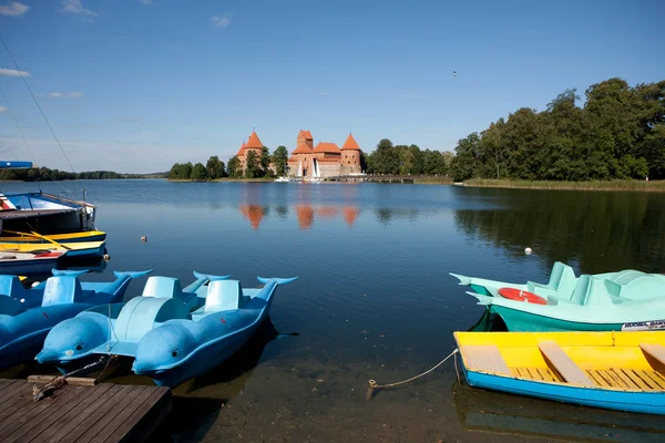 Pedalò e barche a Trakai — Foto Stock