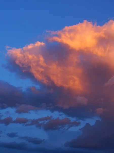 Copertina nuvolosa serale — Foto Stock