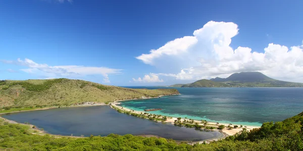Schöner Strand auf Saint Kitts — Stockfoto