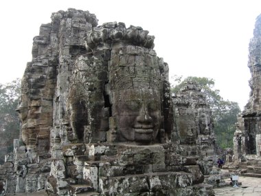 Kamboçya, bayon bir tapınak taş heykeller.