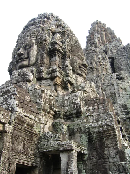 Kambodża, kamienne rzeźby w świątyni bayon. — Zdjęcie stockowe