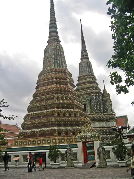 Thailand, bangkok, Koninklijk Paleis. tempels in grondgebied. — Stockfoto