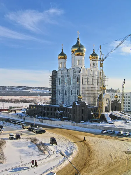 Edificio de la iglesia en la ciudad de Magadán, Rusia . Fotos de stock