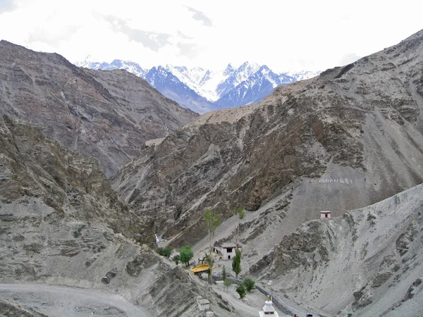 Kloster i berg, ladakh, Indien. — Stockfoto