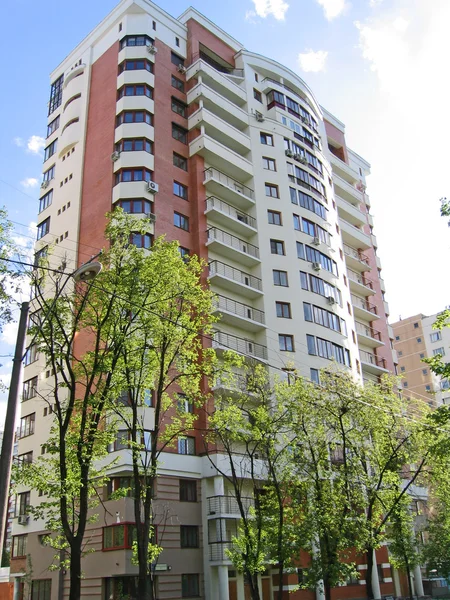 Nieuw appartement huis in Moskou. — Stockfoto