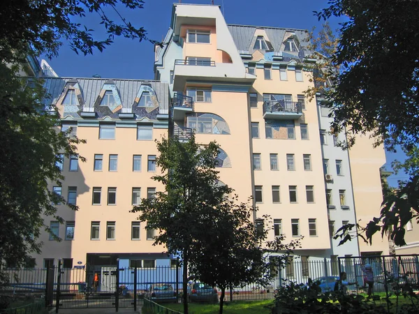 Dom z ozdobny dostarczenia, alev lane, Moskwa. — Zdjęcie stockowe