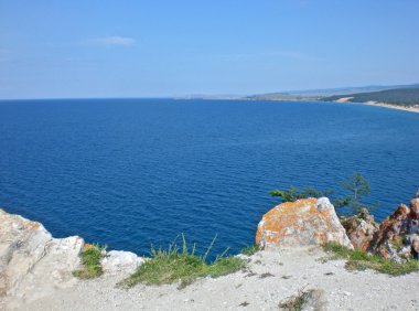 kayalık sahilleri Deniz Baykal.