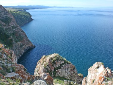 Rocky Baykal Gölü kıyısında ada olkhon, Rusya Federasyonu