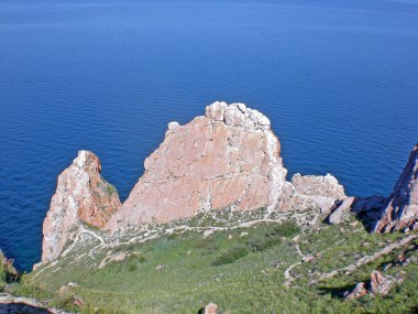 kıyıya ada olkhon, Rusya üzerinde Deniz Baykal kaya