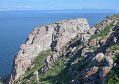 Rocky Baykal Gölü kıyısında ada olkhon, Rusya Federasyonu