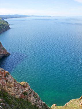 Rocky Baykal Gölü kıyısında ada olkhon, Rusya Federasyonu