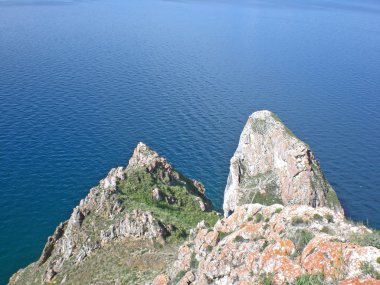 kıyıya ada olkhon, Rusya üzerinde Deniz Baykal kaya
