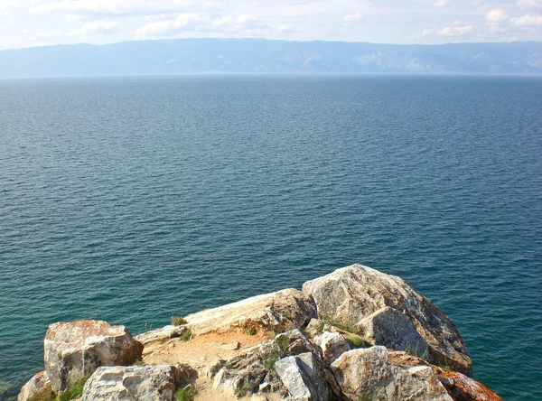 Costa rochosa do lago Baikal . — Fotografia de Stock