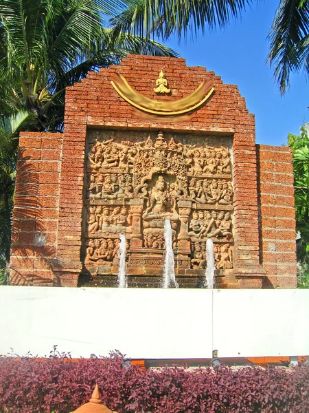 Fuente con esculturas en la ciudad de Pattaya, Tailandia — Foto de Stock