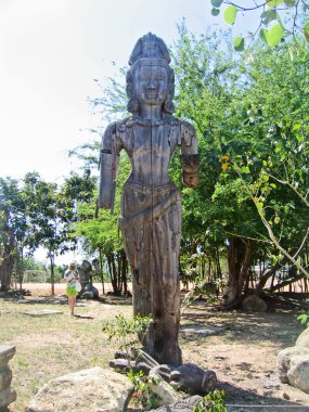 ahşap dini doğru pattaya, Tayland Budist ahşap Tapınağı hakkında bahçe heykel