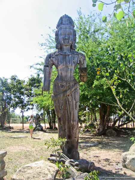 Sculpture Religieuse Bois Dans Jardin Sur Temple Bouddhiste Bois True — Photo