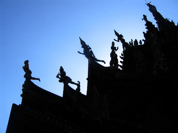 Silhouette Religious Sculptures Roof Buddhist Wooden Temple True Pattaya Thailand — Stock Photo, Image