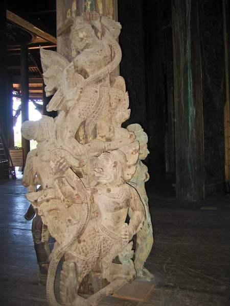 Esculturas Interior Templo Madera Budista Construcción True Pattaya Tailandia —  Fotos de Stock