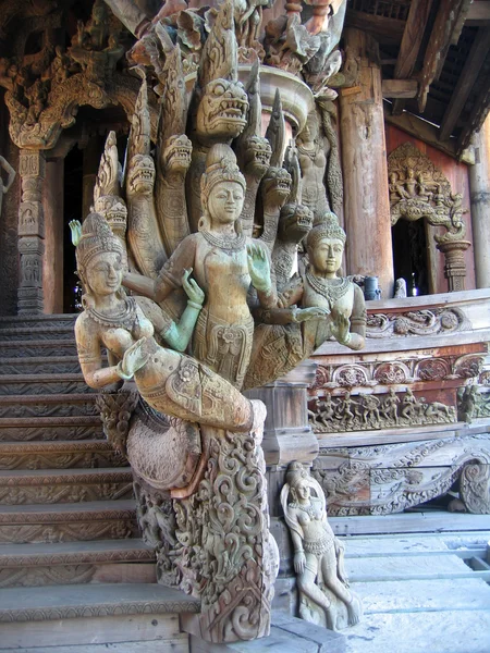 Esculturas Interior Templo Madeira Budista Construção True Pattaya Tailândia — Fotografia de Stock