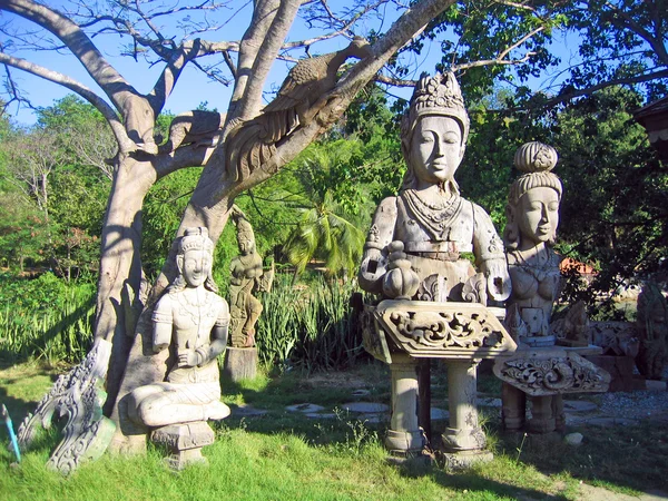 Dřevěné náboženské sochařství buddhistický chrám true — Stock fotografie