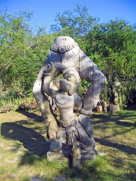 Religijne Drewniane Rzeźby Ogrodzie Drewnianej Świątyni Buddyjskiej Prawda Pattaya Tajlandia — Zdjęcie stockowe
